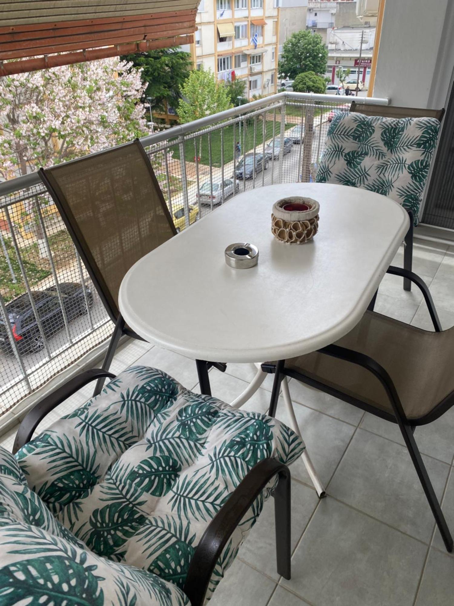 Bright Spacious Two-Bedroom Apartment Tesalonika Bagian luar foto