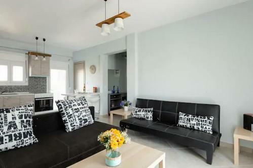 Bright Spacious Two-Bedroom Apartment Tesalonika Bagian luar foto