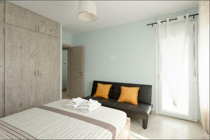 Bright Spacious Two-Bedroom Apartment Tesalonika Bagian luar foto