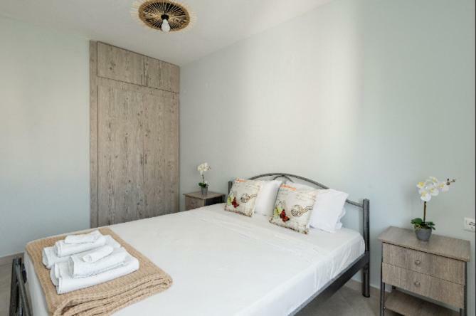 Bright Spacious Two-Bedroom Apartment Tesalonika Bagian luar foto