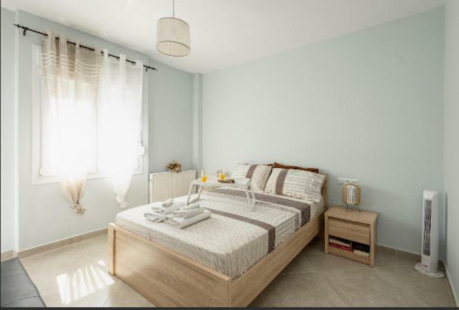 Bright Spacious Two-Bedroom Apartment Tesalonika Bagian luar foto